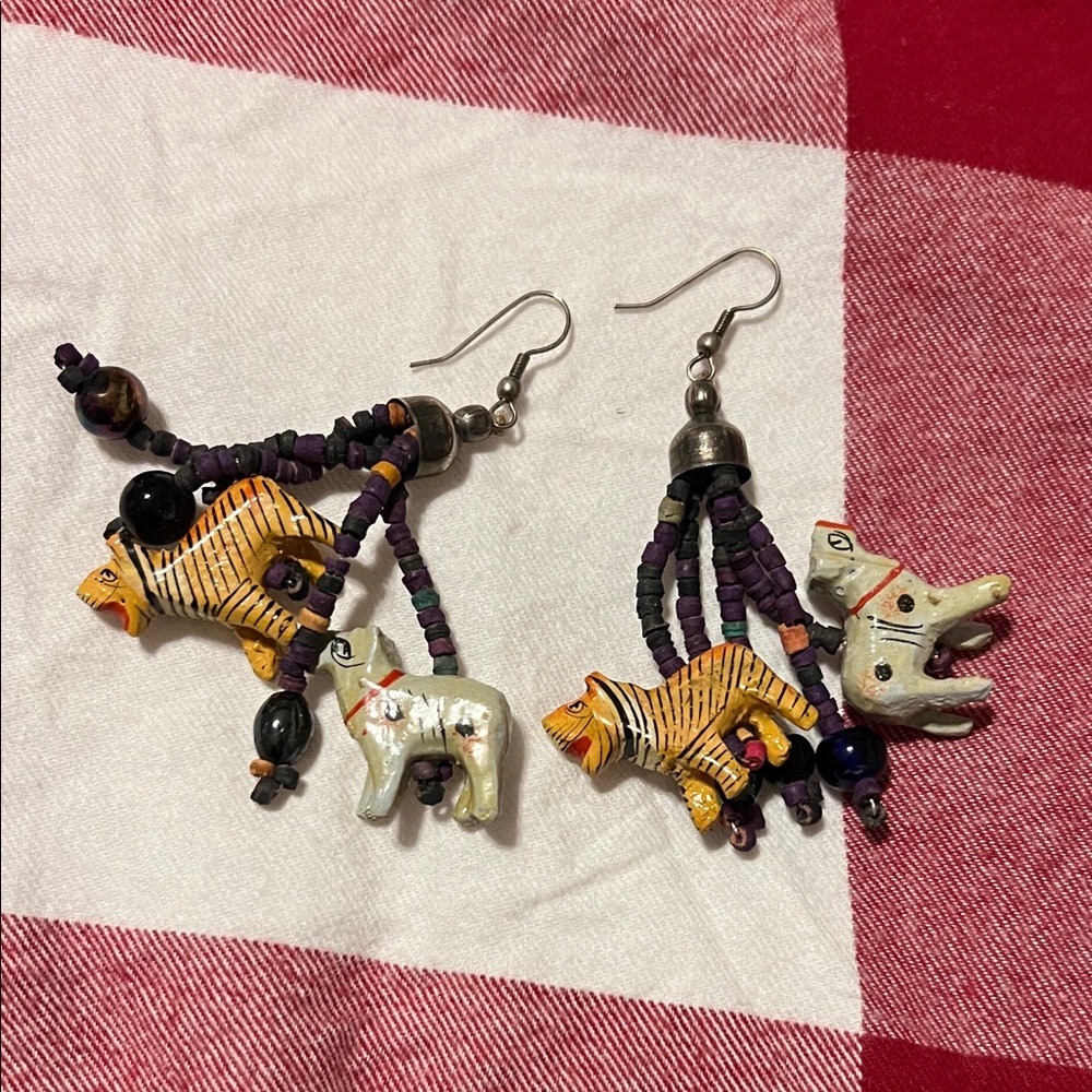 Vtg Wood Carved Jungle Earrings